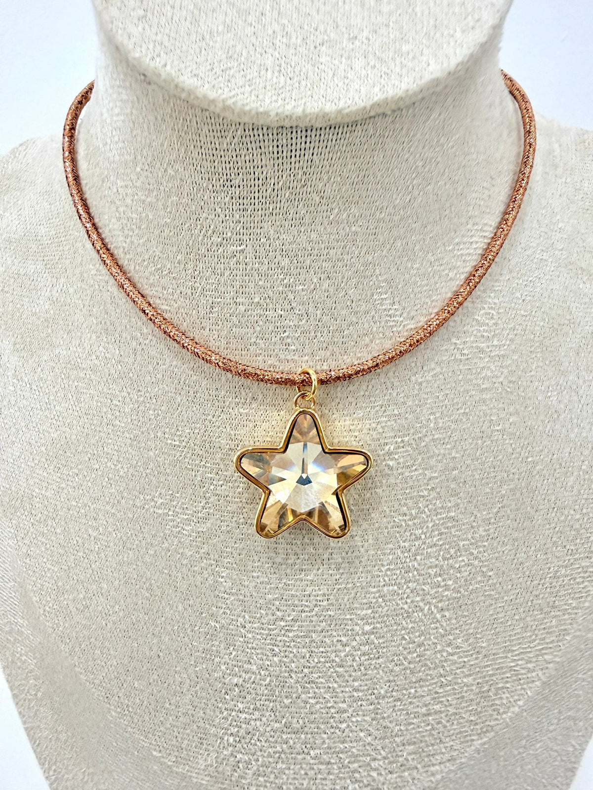 C926001. Estrella brillante | colgante con cordón imantado