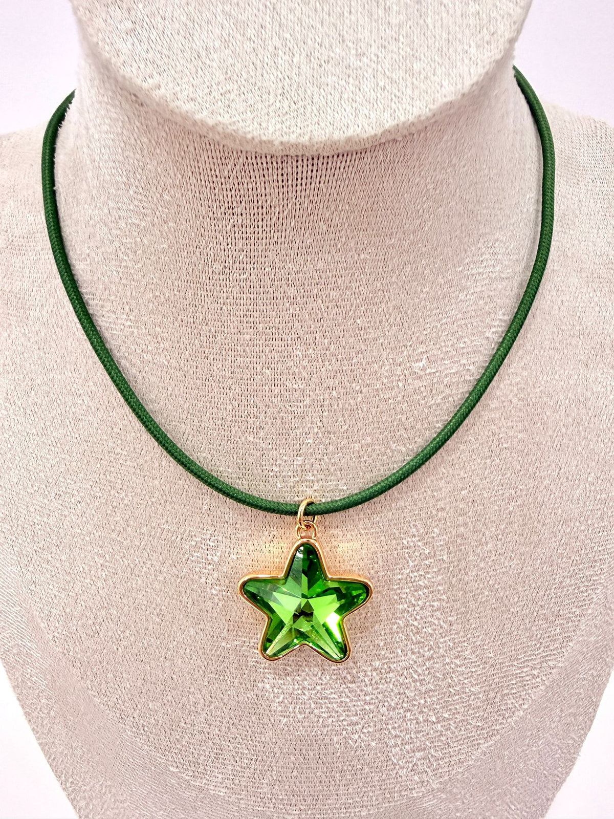 C926001. Estrella brillante | colgante con cordón imantado