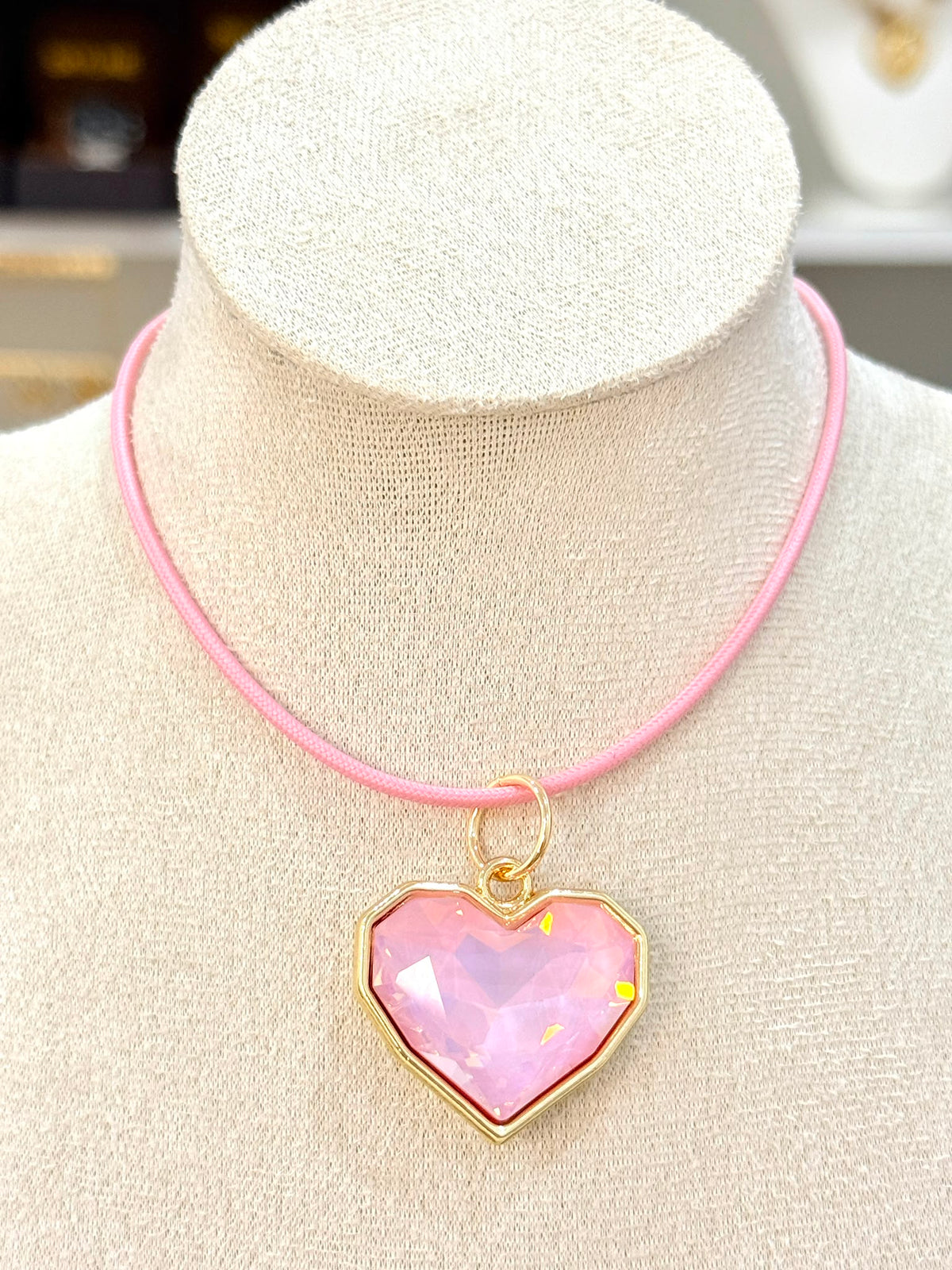 C926032. Corazón brillante | colgante con cordón imantado