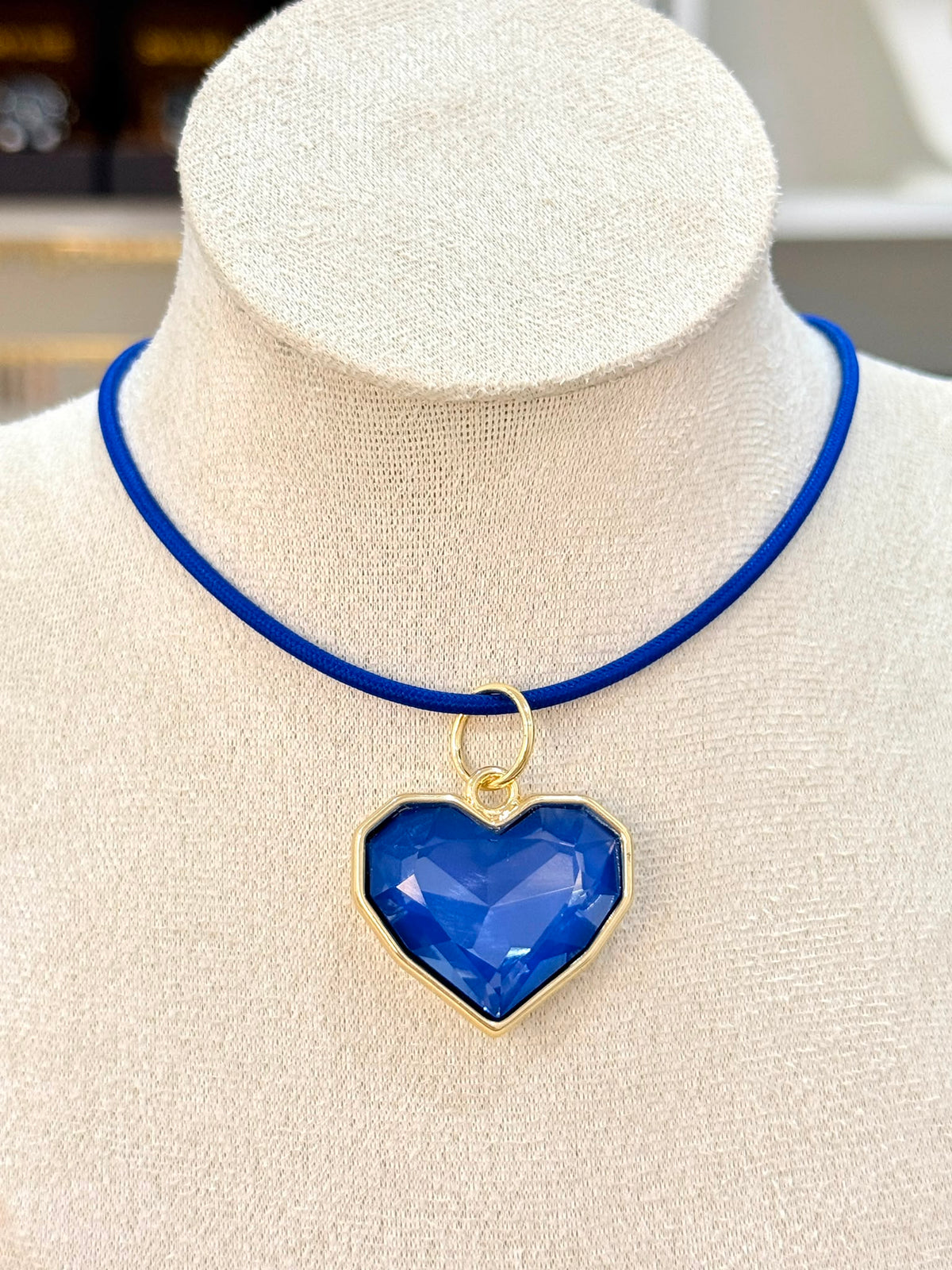 C926032. Corazón brillante | colgante con cordón imantado