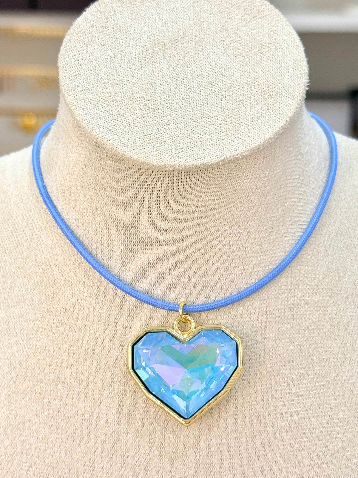 C926032. Corazón brillante | colgante con cordón imantado