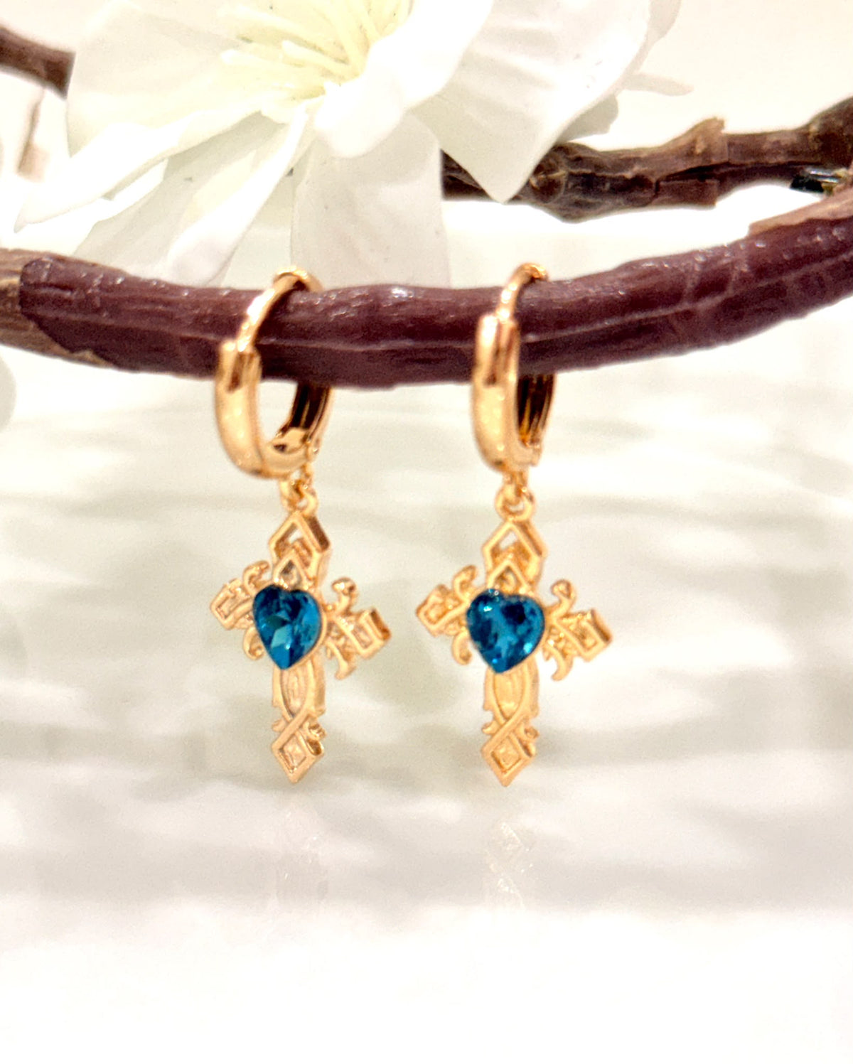 Z926056. Pendientes Cruz love.