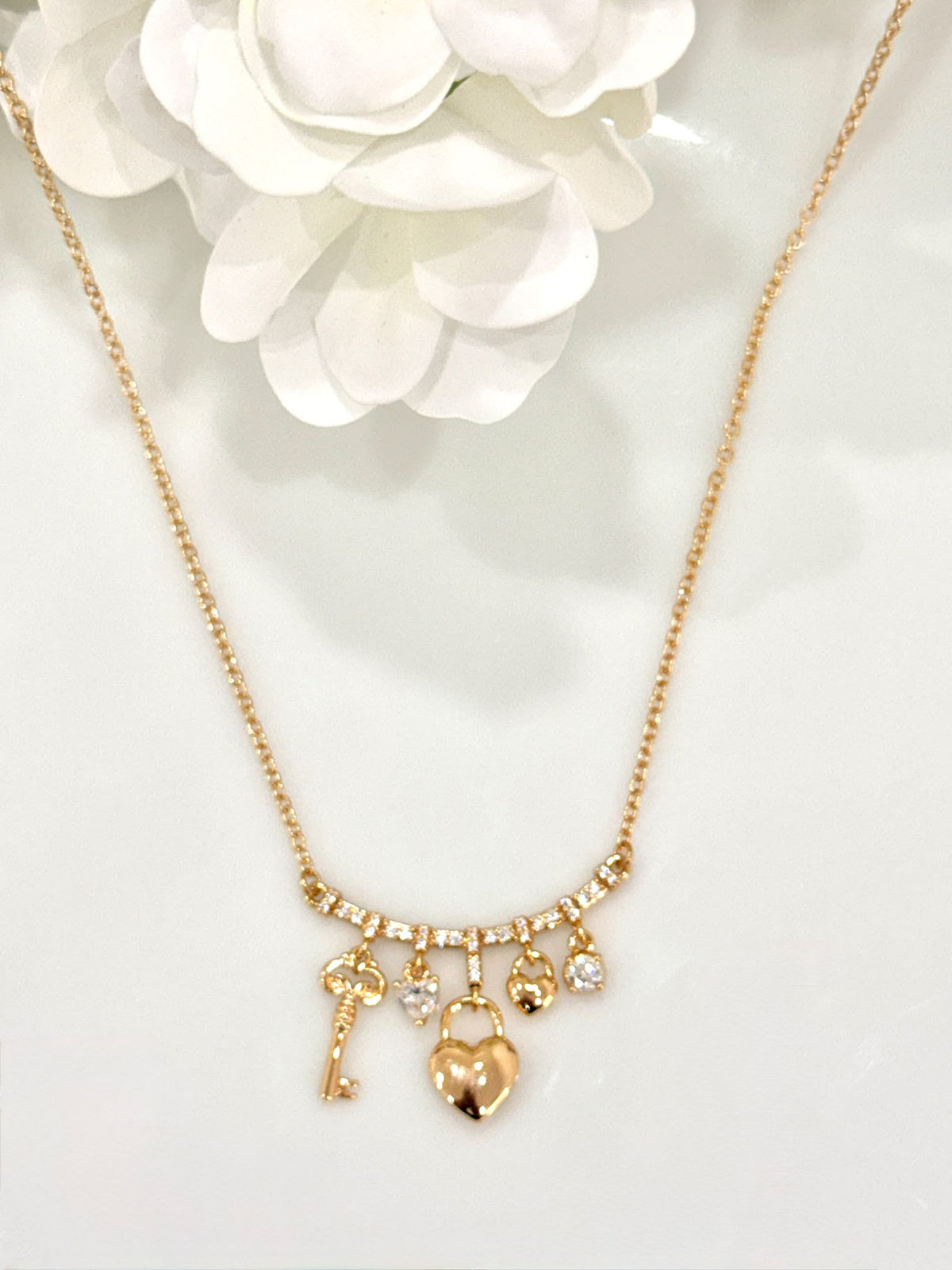 C926053. Collar Encanto