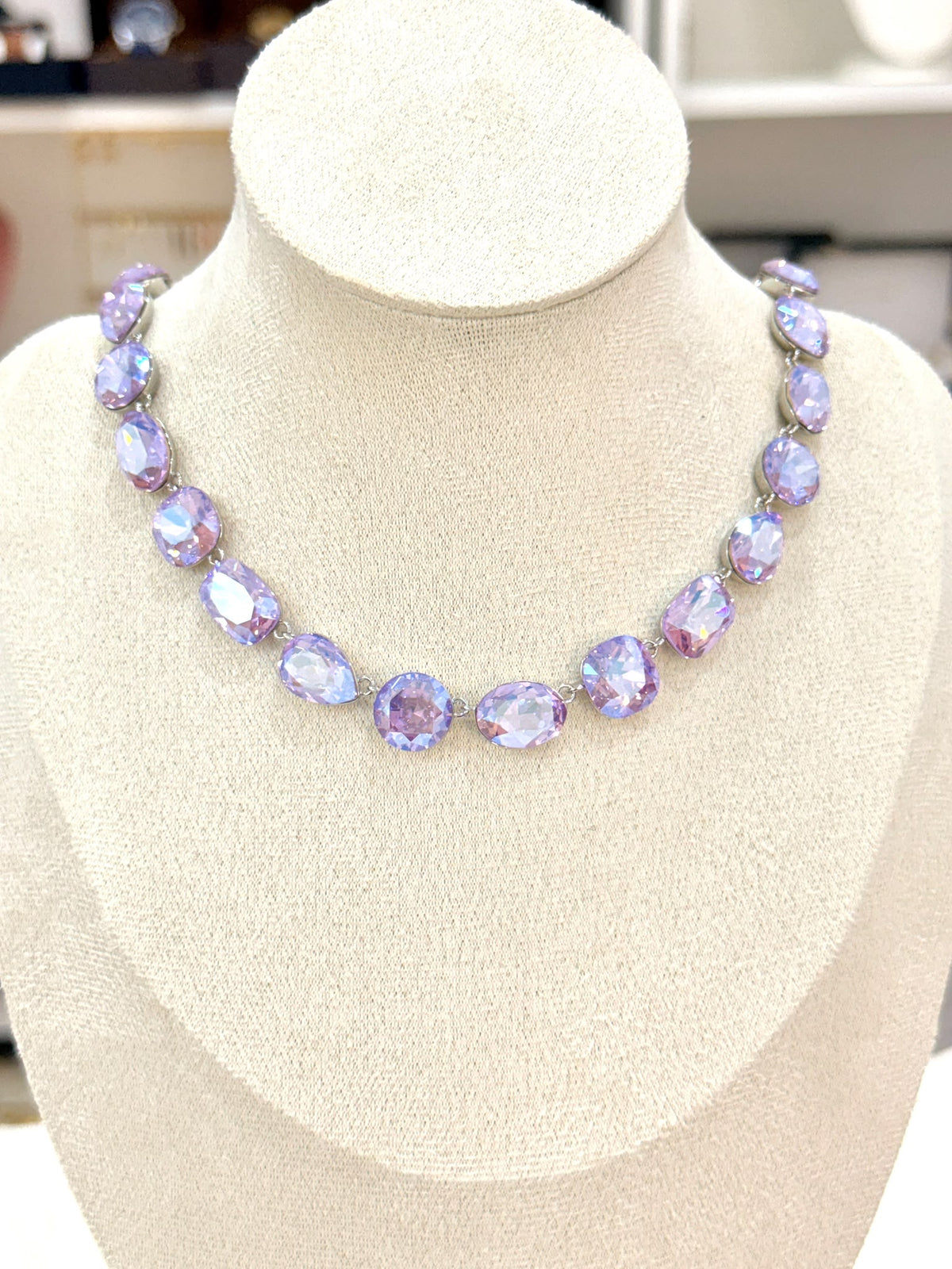 C926047. Collar Royal Glow