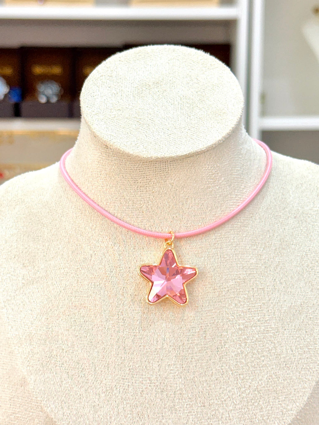 C926001. Estrella brillante | colgante con cordón imantado
